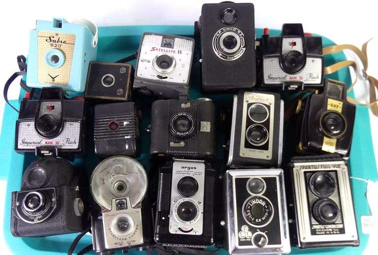 VINTAGE & ANTIQUE CAMERAS