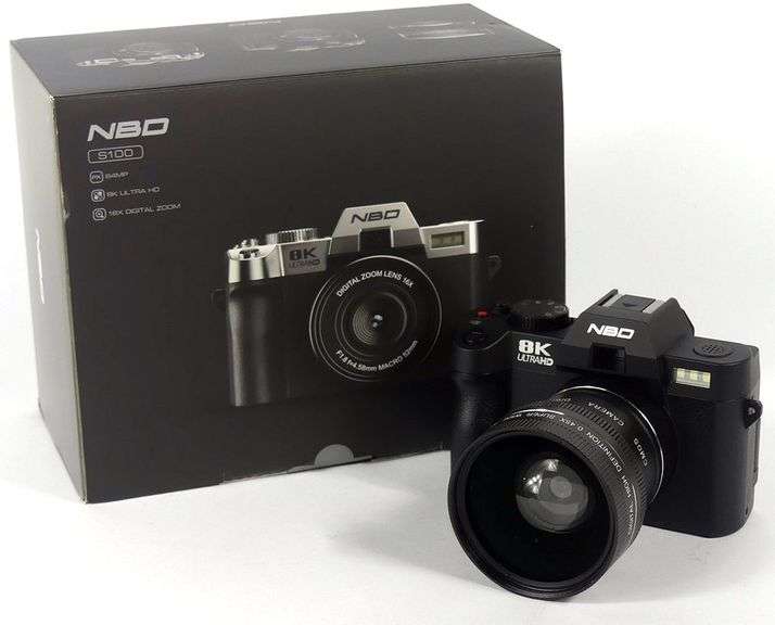 DIGITAL CAMERA
