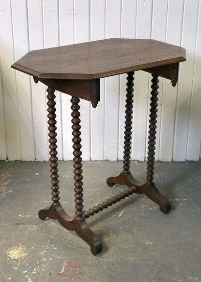 WALNUT SIDE TABLE