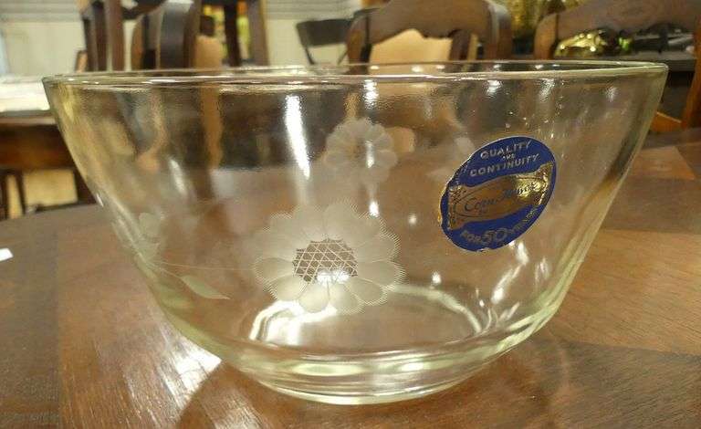 DECANTER, BOWLS AND EPERGNE
