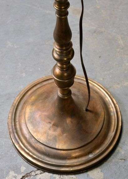 FLOOR LAMP