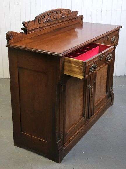 WALNUT SIDEBOARD