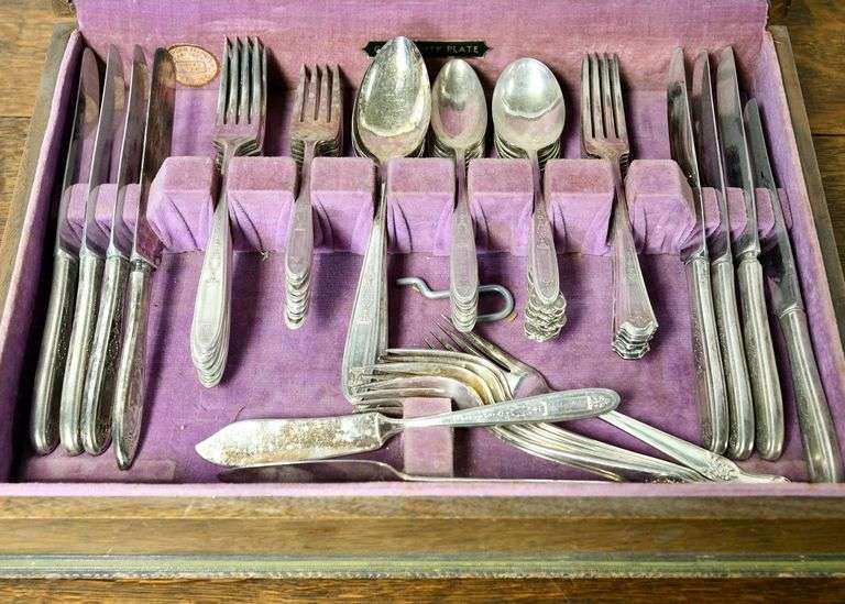 SILVERPLATED FLATWARE