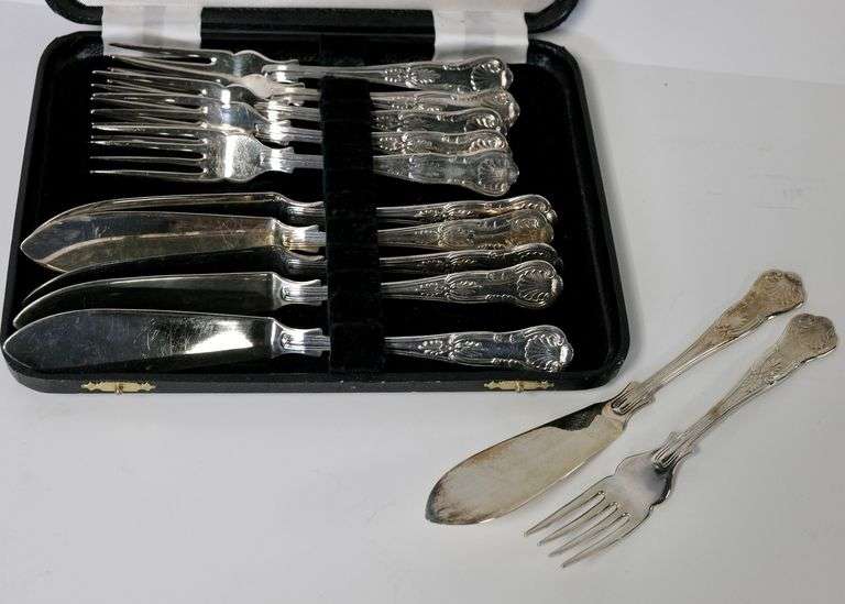 CASED FLATWARE SETS