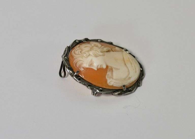 CAMEO BROOCH