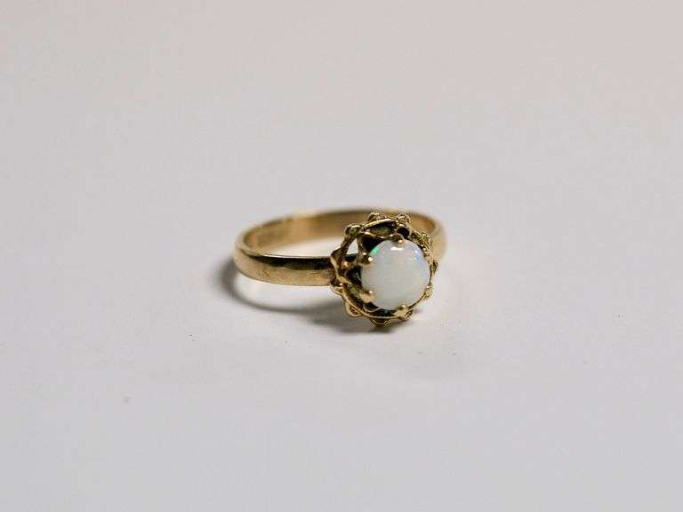 9CT GOLD OPAL RING