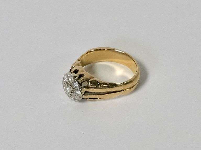 14KT GOLD DIAMOND RING