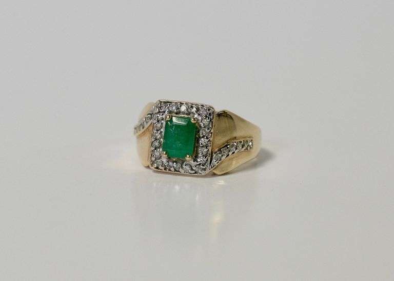 14KT GOLD EMERALD RING