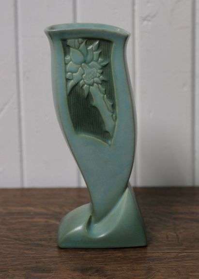 ROSEVILLE VASE