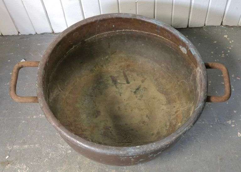 LARGE COPPER CAULDRON