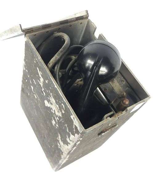 MILITARY FIELD TELEPHONE