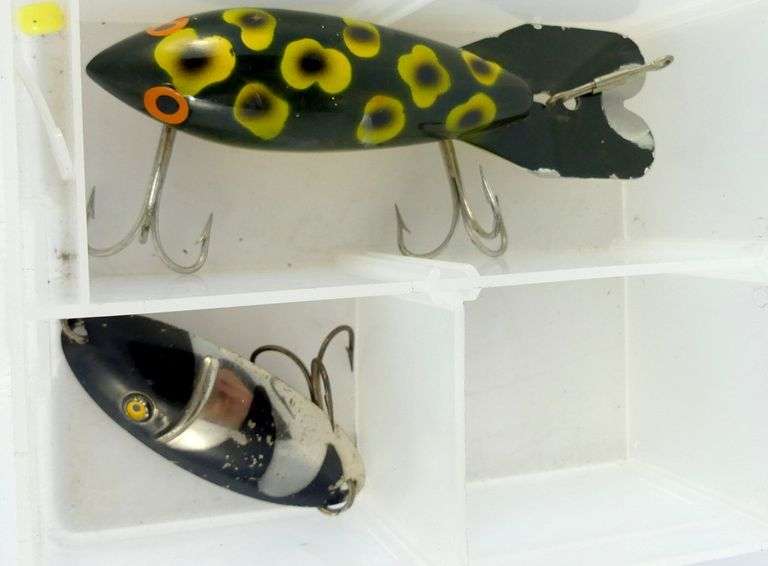 VINTAGE FISHING LURES