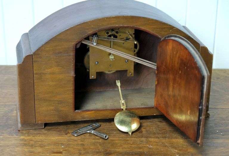 MANTEL CLOCK