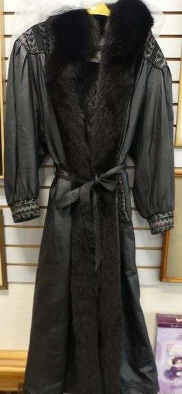 BLUM BROS. LADIES' LEATHER COAT