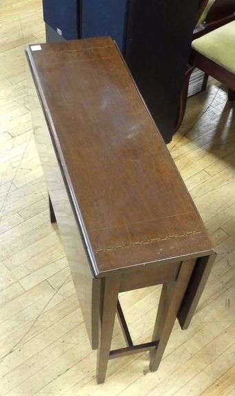 GATE-LEG GAMES TABLE