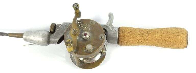 SOUTH BEND BAIT COMPANY CASTING REEL