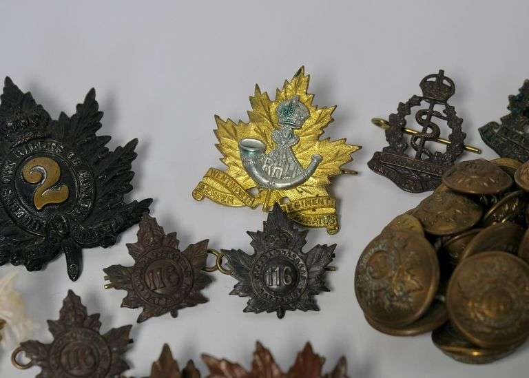 MILITARY BADGES AND BUTTONS