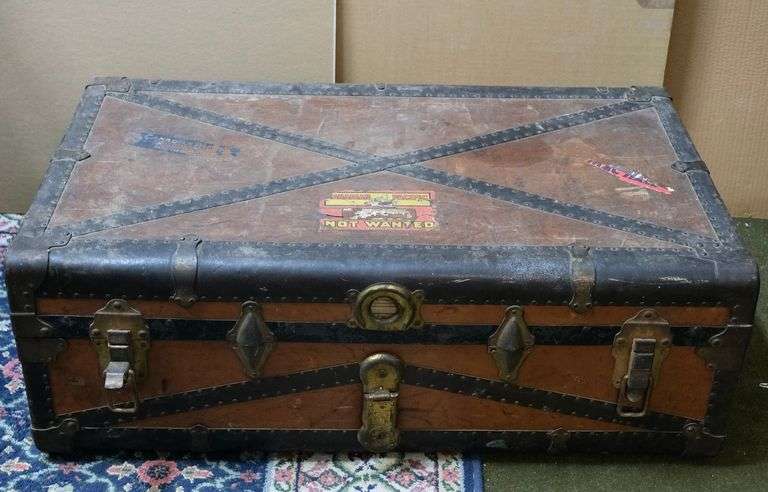 ANTIQUE TRUNK
