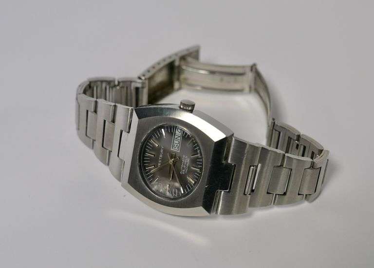 VINTAGE WESTBURY WATCH