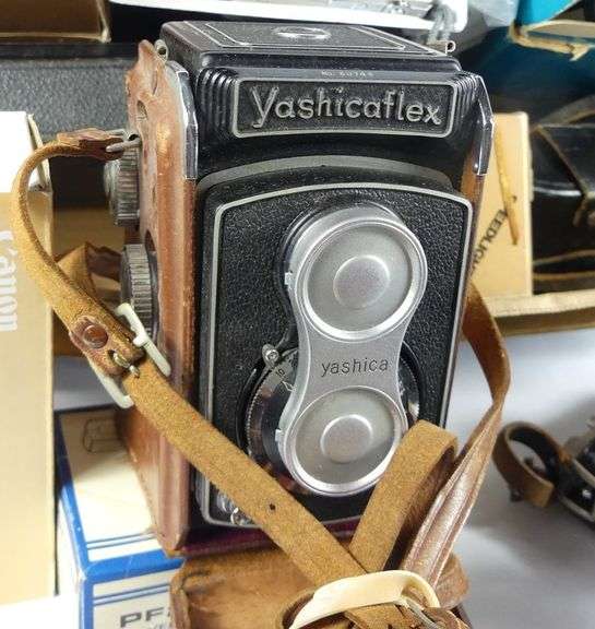 VINTAGE CAMERAS & EQUIPMENT