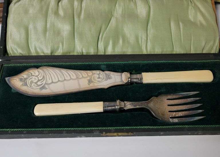 CASED FLATWARE SETS
