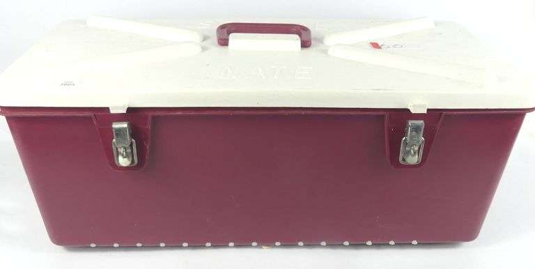 FISHING STORAGE CASE WITH 20 LURES