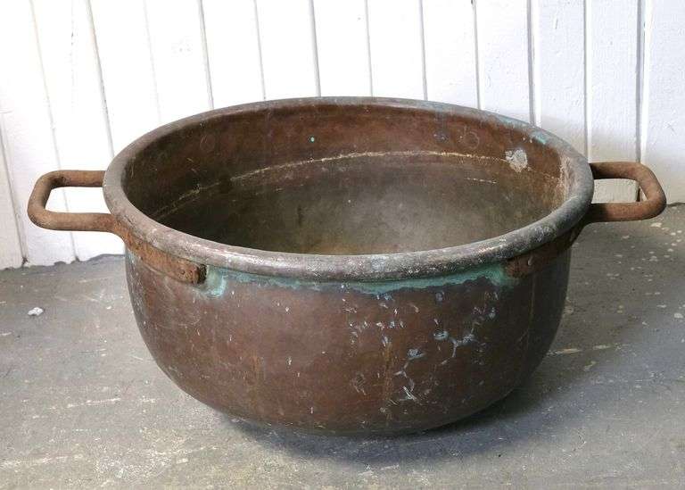 LARGE COPPER CAULDRON