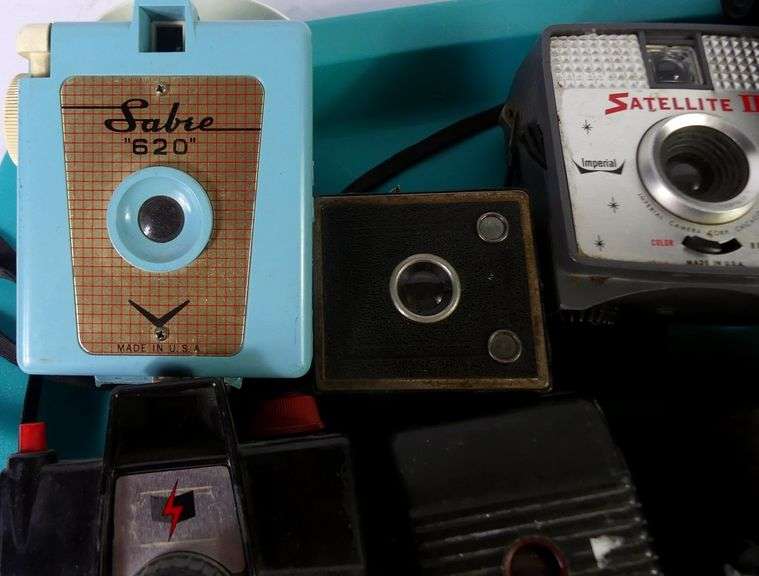VINTAGE & ANTIQUE CAMERAS