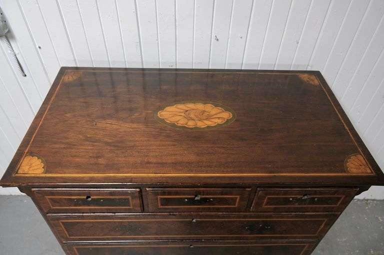 18TH CENTURY CHEST OF DRAWERS