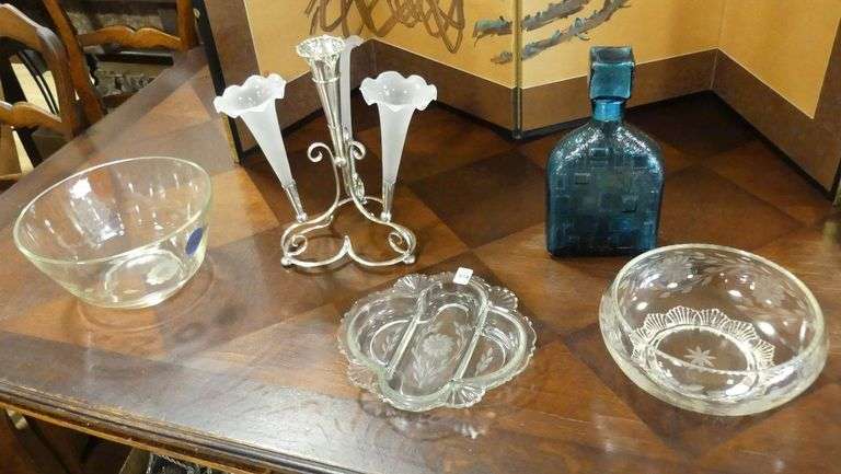 DECANTER, BOWLS AND EPERGNE