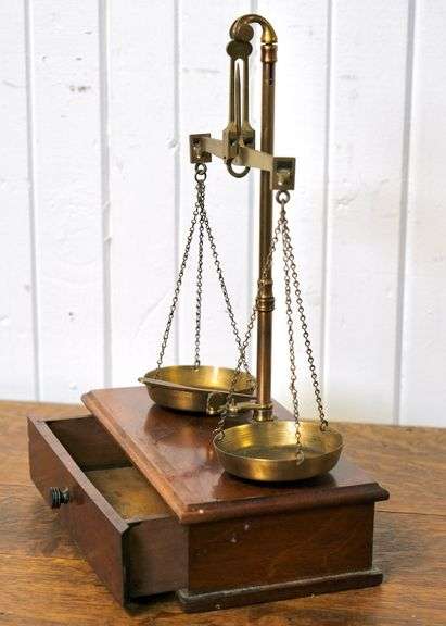 ANTIQUE SCALE