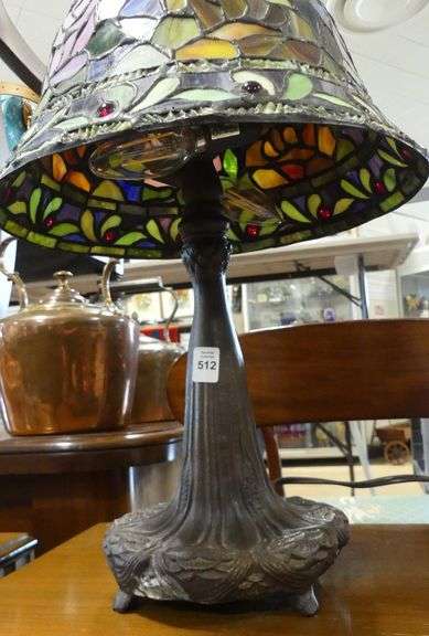 TIFFANY STYLE TABLE LAMP