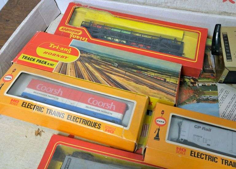 TRI-ANG TRAIN SET