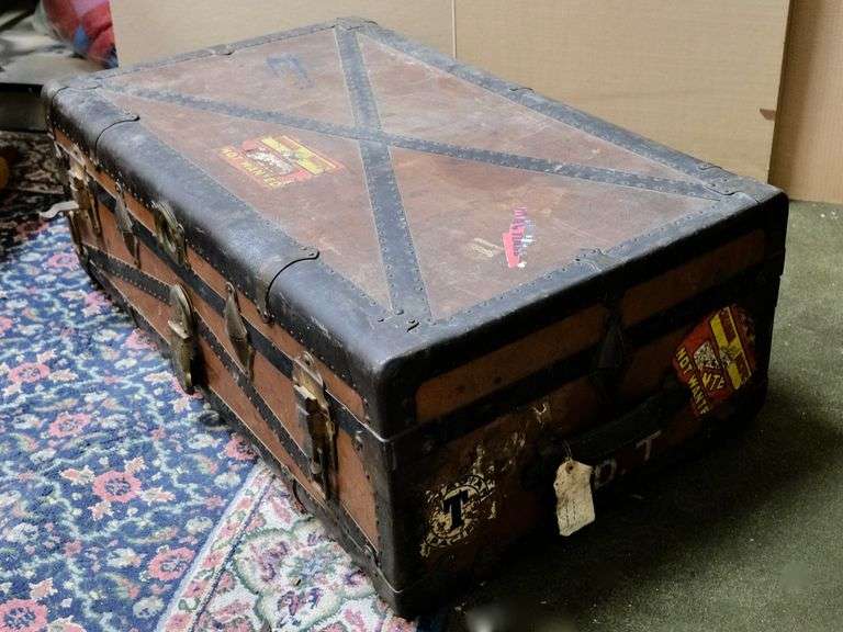 ANTIQUE TRUNK