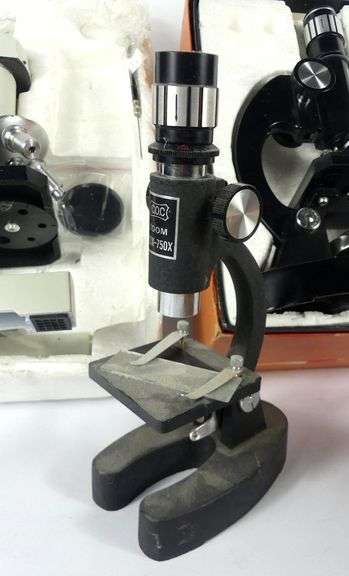 STUDENT MICROSCOPES