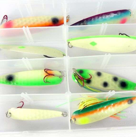 UV-REFLECTIVE TROLLING SPOONS