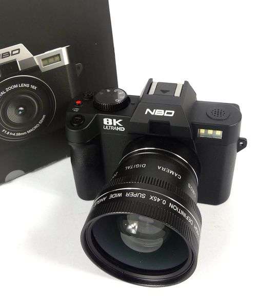 DIGITAL CAMERA