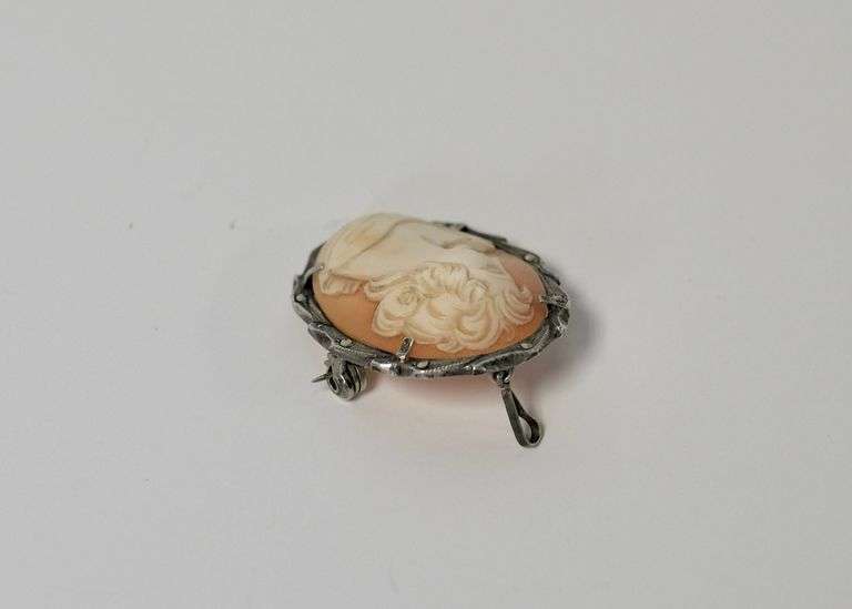 CAMEO BROOCH