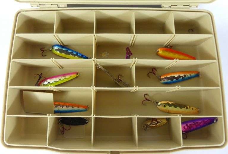 TACKLE BOX WITH SPOON-STYLE FISHING LURES