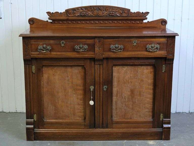 WALNUT SIDEBOARD
