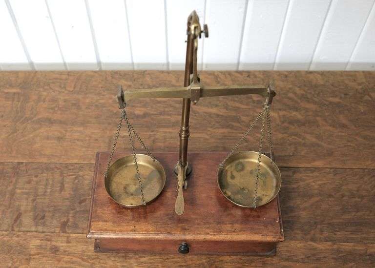ANTIQUE SCALE