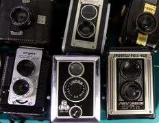 VINTAGE & ANTIQUE CAMERAS
