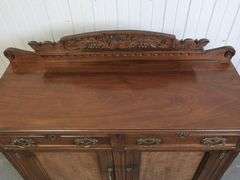 WALNUT SIDEBOARD
