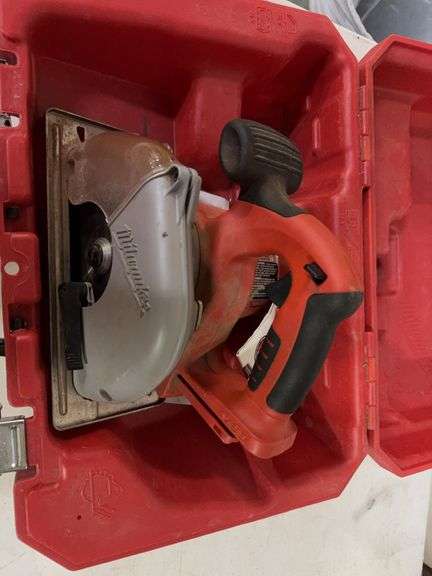 Milwaukee 28v saw no battery no charger