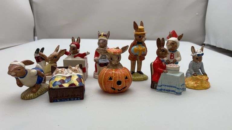 Lot of 10 Bunnykins figurines