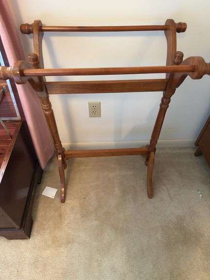 Quilt racks - Gary Realty & Auction