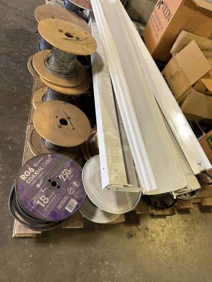 Assorted cable, lights etc