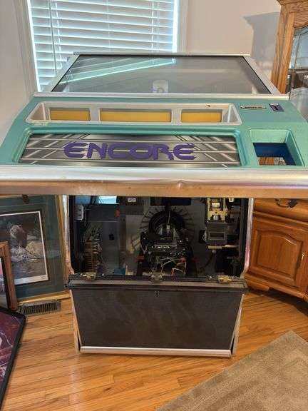 Encore cd style jukebox w/ CDs
