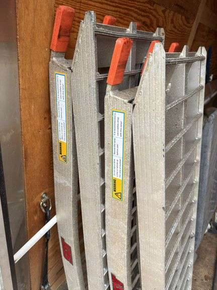 Folding aluminum ramps