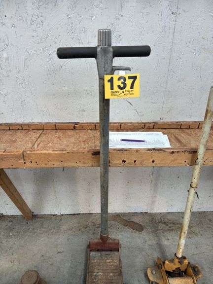 Large floor jack